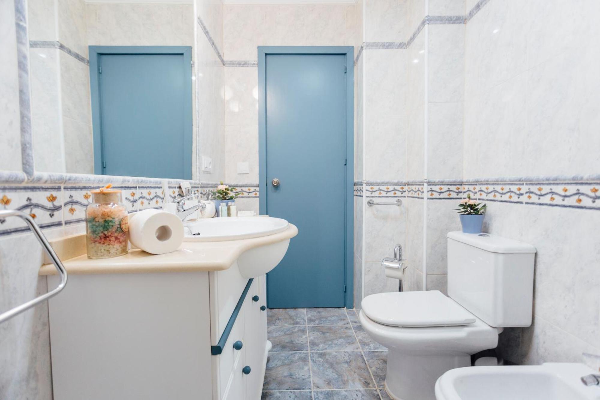 Appartamento Stunning And Colorful- 4Bd 2Bth- Santa Cruz Siviglia Esterno foto