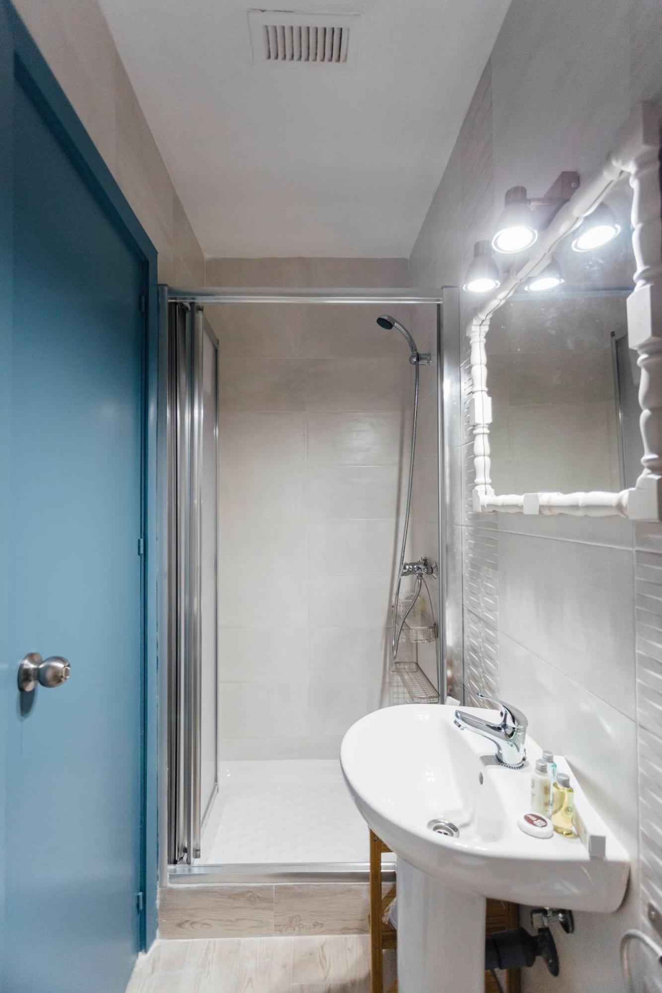 Appartamento Stunning And Colorful- 4Bd 2Bth- Santa Cruz Siviglia Esterno foto