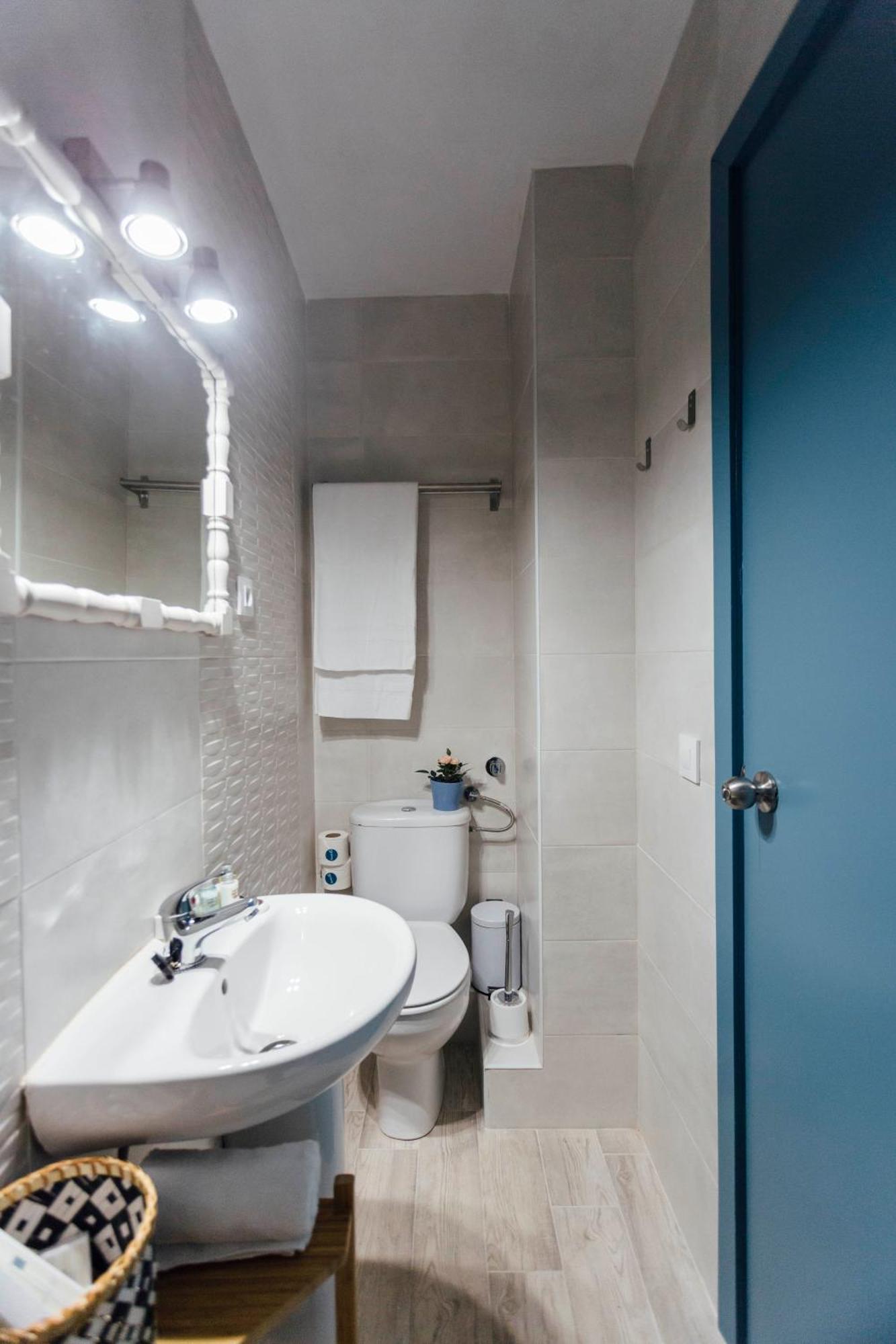 Appartamento Stunning And Colorful- 4Bd 2Bth- Santa Cruz Siviglia Esterno foto