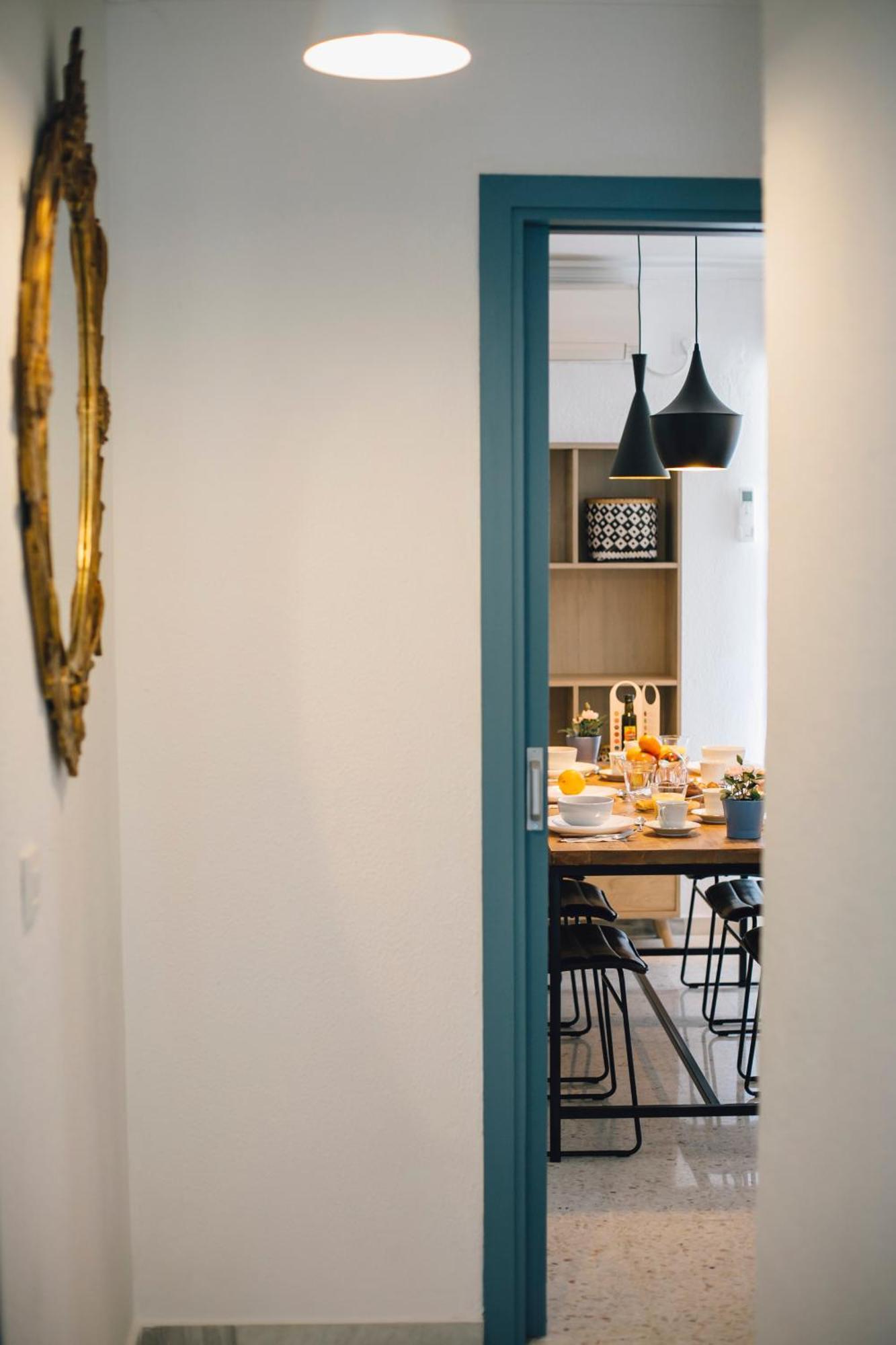 Appartamento Stunning And Colorful- 4Bd 2Bth- Santa Cruz Siviglia Esterno foto